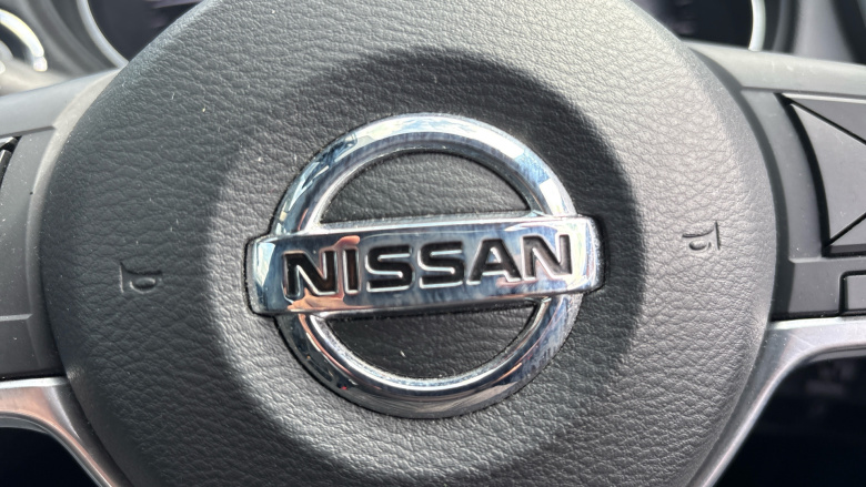 Nissan Qashqai 1.2 DiG-T N-Connecta 5dr Petrol Hatchback
